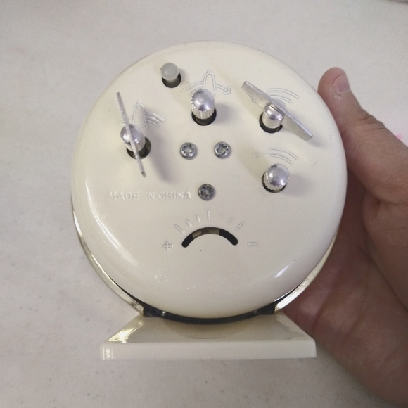 Vintage Old Windup Clock - Picture 2 of 4